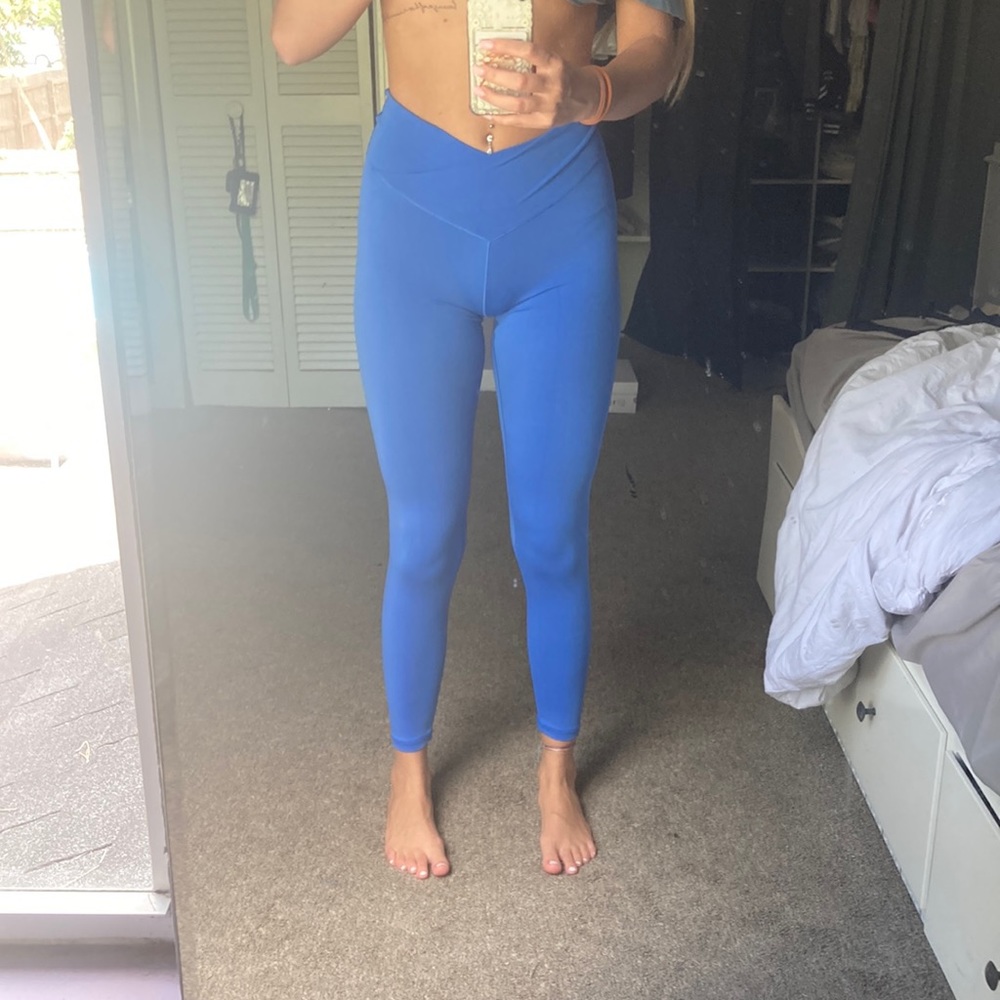 OFFLINE By Aerie Real Me High Waisted Crossover Legging. Size small. Blue.
